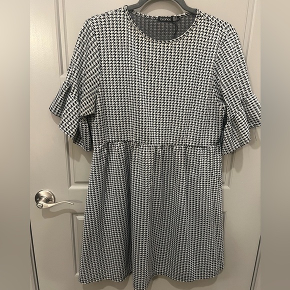 Boohoo Houndstooth Babydoll Dress with Ruffle Short Sleeve in Women’s US Size 14 - Picture 2 of 5